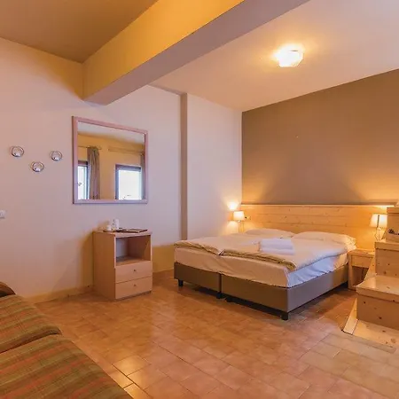 Studio In * بورمْيو